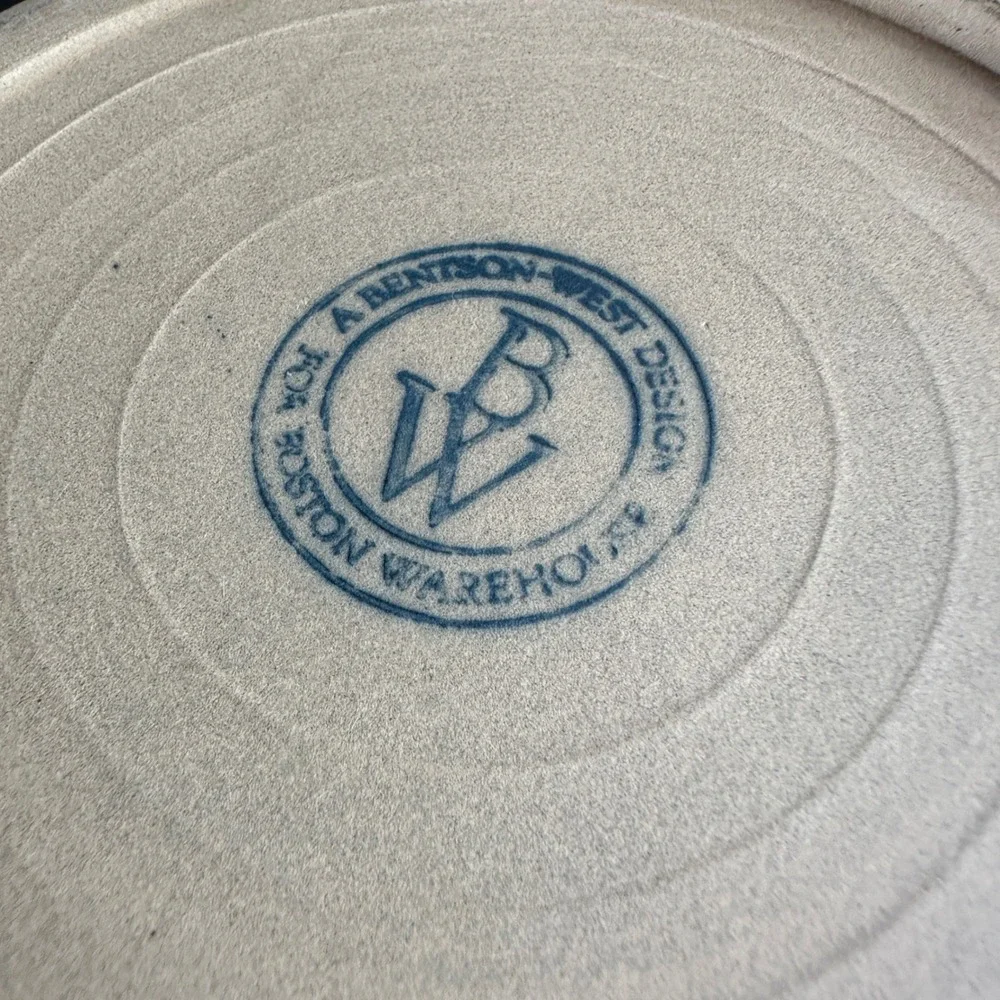 Boston Warehouse Garlic Cellar Bentson-West Design Tan Stoneware Vented Crock